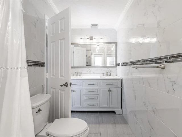 10100 Ramblewood Dr, Coral Springs FL 33071