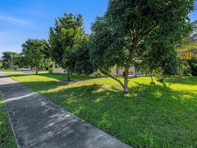 10100 Ramblewood Dr, Coral Springs FL 33071