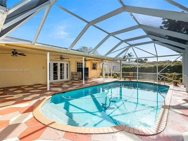 10100 Ramblewood Dr, Coral Springs FL 33071