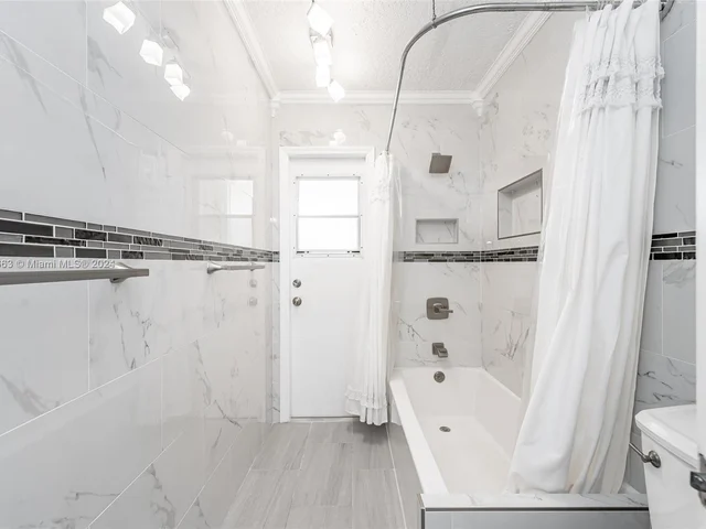 10100 Ramblewood Dr, Coral Springs FL 33071