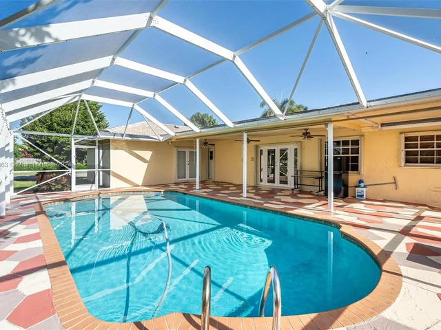 10100 Ramblewood Dr, Coral Springs FL 33071