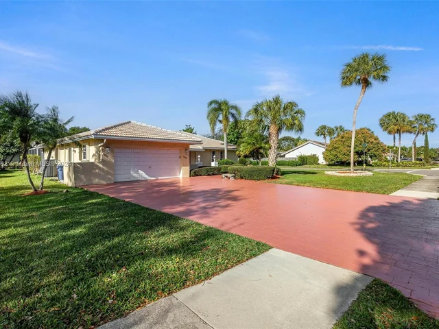 10100 Ramblewood Dr, Coral Springs FL 33071