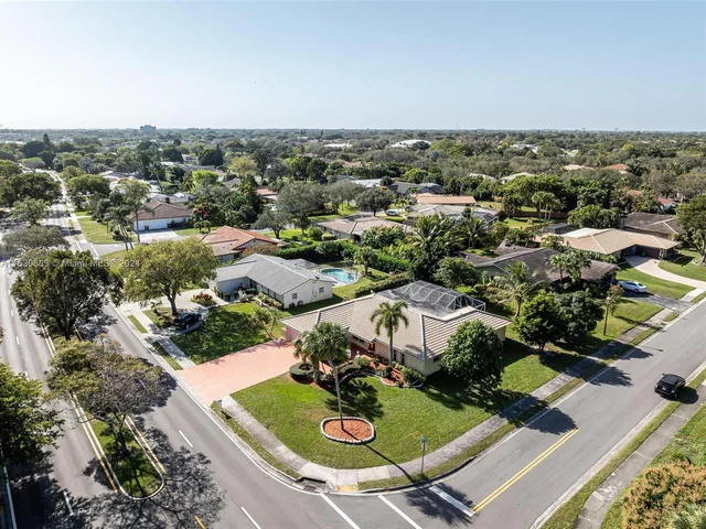 10100 Ramblewood Dr, Coral Springs FL 33071