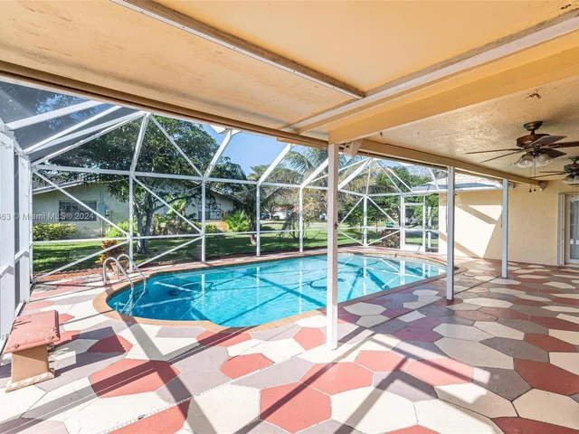 10100 Ramblewood Dr, Coral Springs FL 33071