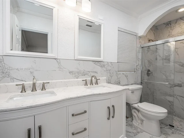 10100 Ramblewood Dr, Coral Springs FL 33071