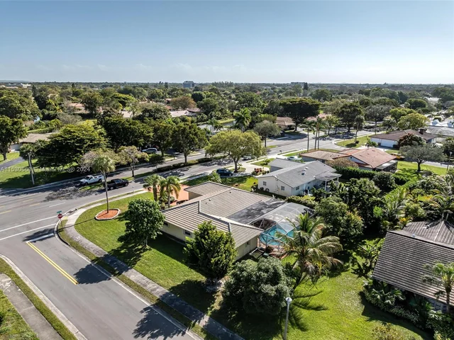 10100 Ramblewood Dr, Coral Springs FL 33071