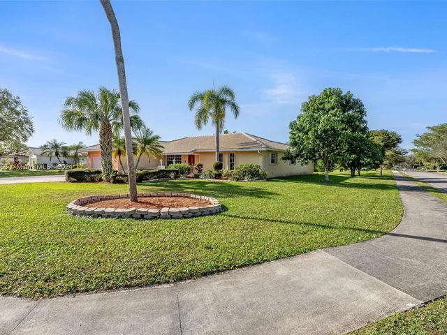 10100 Ramblewood Dr, Coral Springs FL 33071