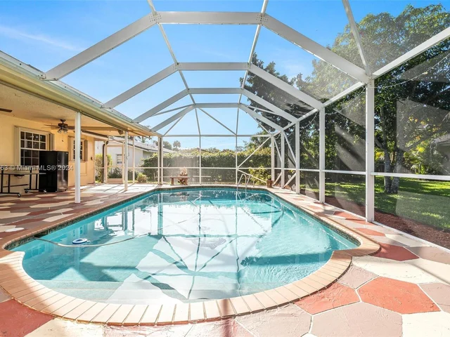 10100 Ramblewood Dr, Coral Springs FL 33071