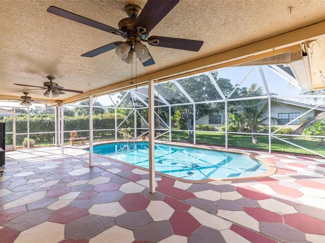 10100 Ramblewood Dr, Coral Springs FL 33071