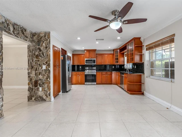 10100 Ramblewood Dr, Coral Springs FL 33071