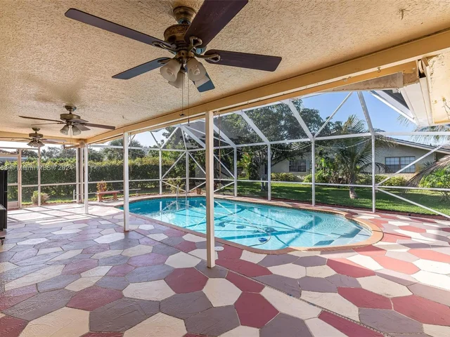 10100 Ramblewood Dr, Coral Springs FL 33071