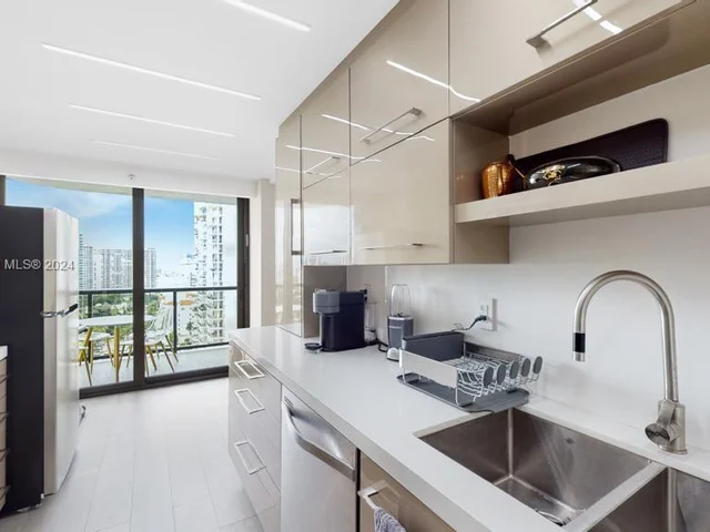 19667 Turnberry Way # 20F, Aventura FL 33180