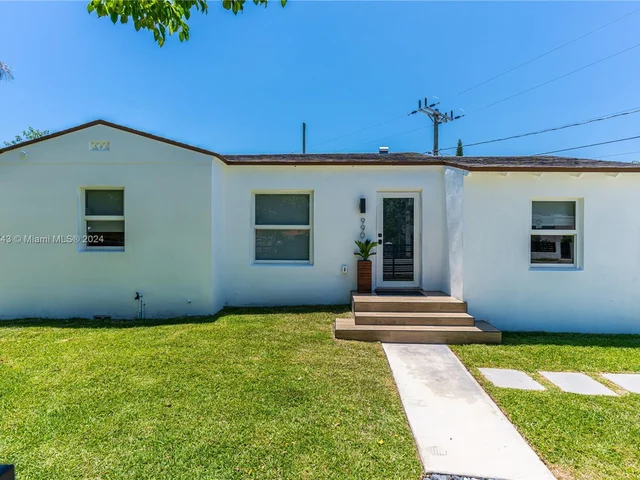 990 SW 11th St, Miami FL 33129