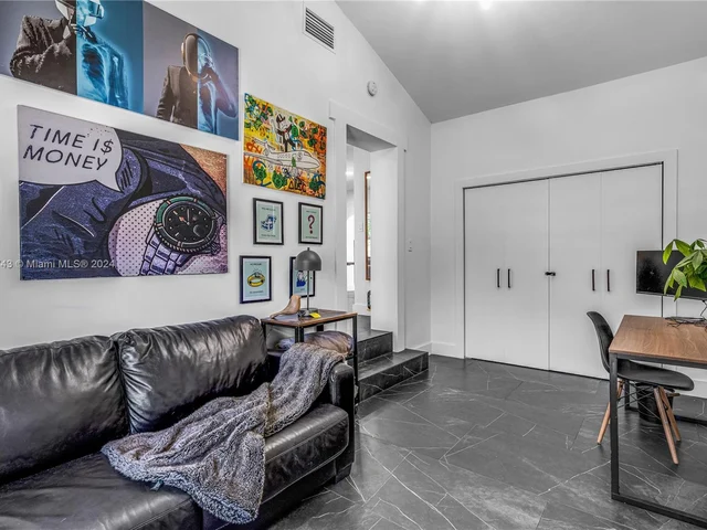 990 SW 11th St, Miami FL 33129