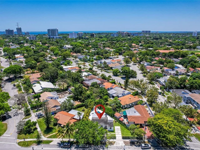 990 SW 11th St, Miami FL 33129