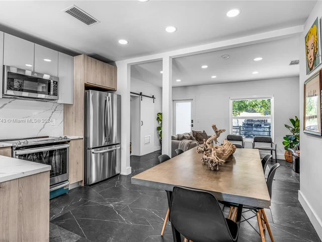 990 SW 11th St, Miami FL 33129