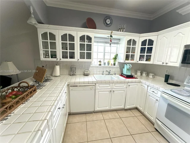 15901 SW 54th Ter, Miami FL 33185