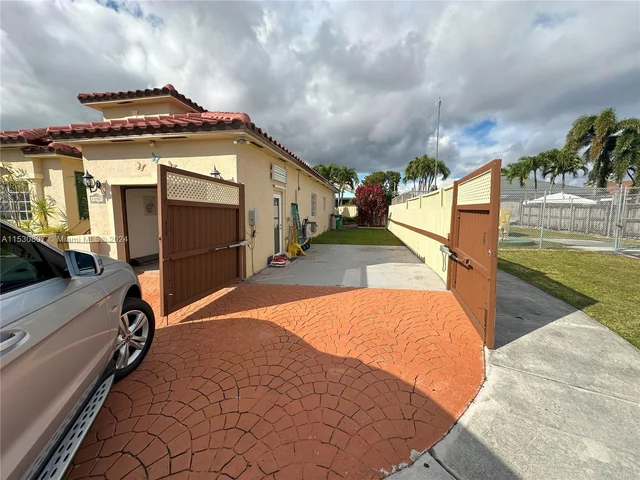 15901 SW 54th Ter, Miami FL 33185