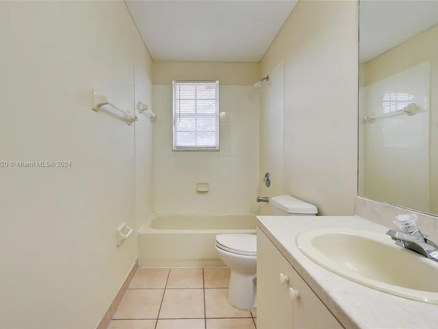 6785 NW 38th Dr, Lauderhill FL 33319