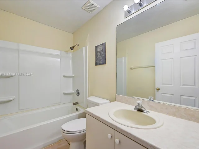 6785 NW 38th Dr, Lauderhill FL 33319