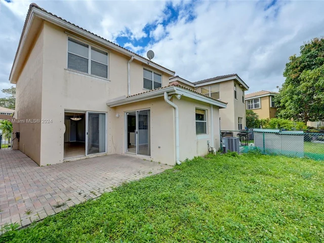 6785 NW 38th Dr, Lauderhill FL 33319