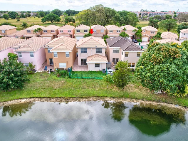 6785 NW 38th Dr, Lauderhill FL 33319