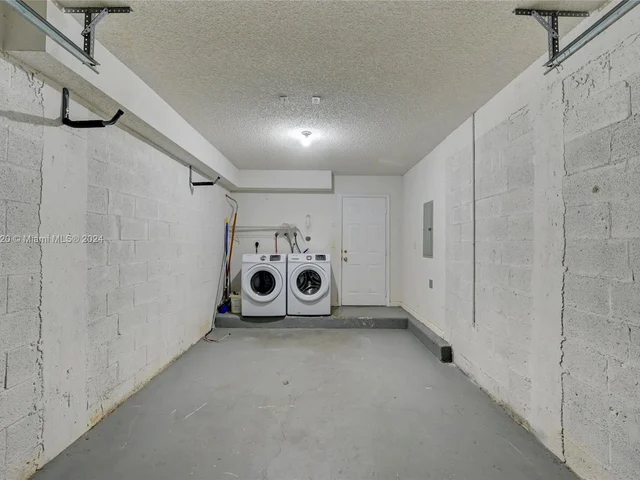 6785 NW 38th Dr, Lauderhill FL 33319