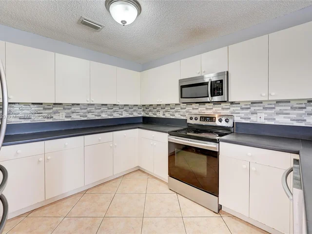 6785 NW 38th Dr, Lauderhill FL 33319