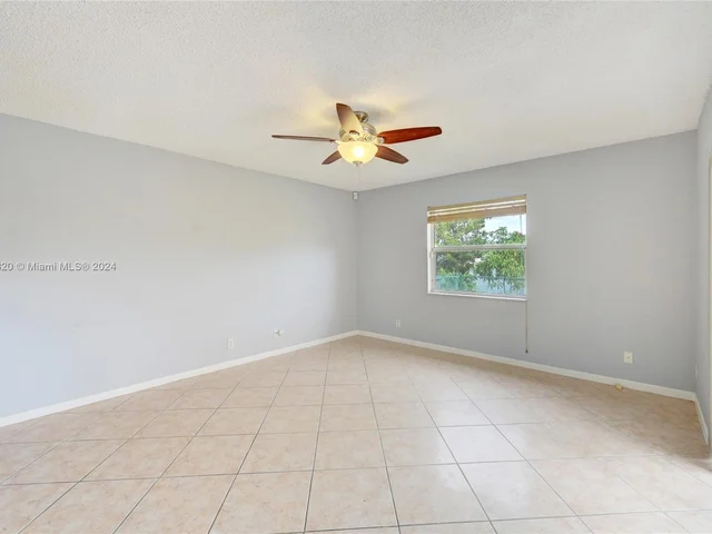 6785 NW 38th Dr, Lauderhill FL 33319