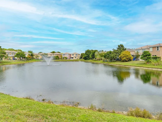 6785 NW 38th Dr, Lauderhill FL 33319