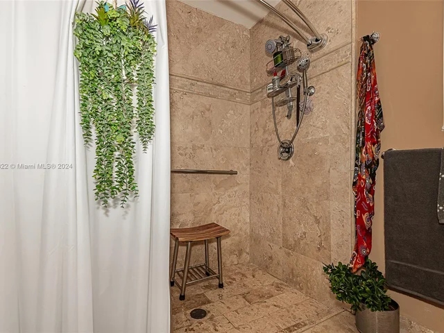 8451 NW 11th Ct, Pembroke Pines FL 33024