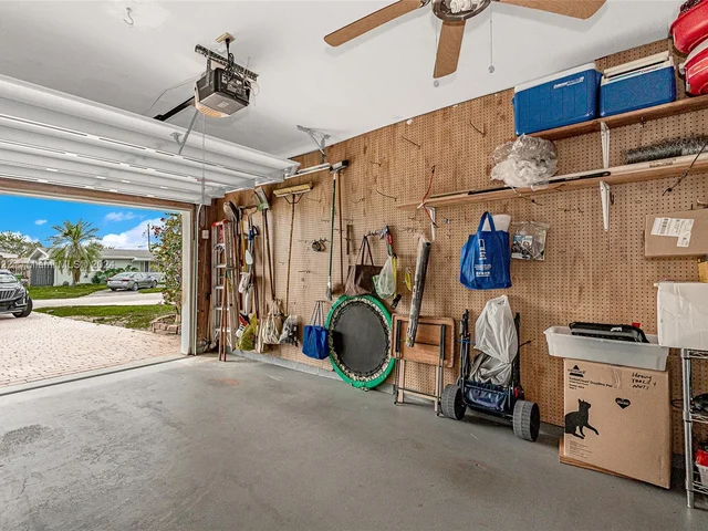 8451 NW 11th Ct, Pembroke Pines FL 33024