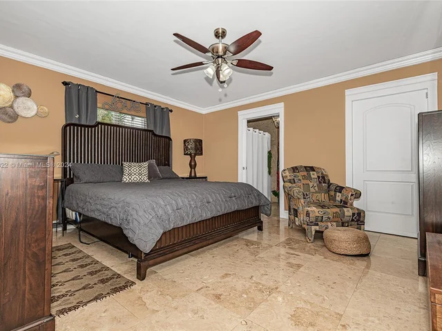 8451 NW 11th Ct, Pembroke Pines FL 33024