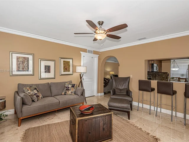 8451 NW 11th Ct, Pembroke Pines FL 33024