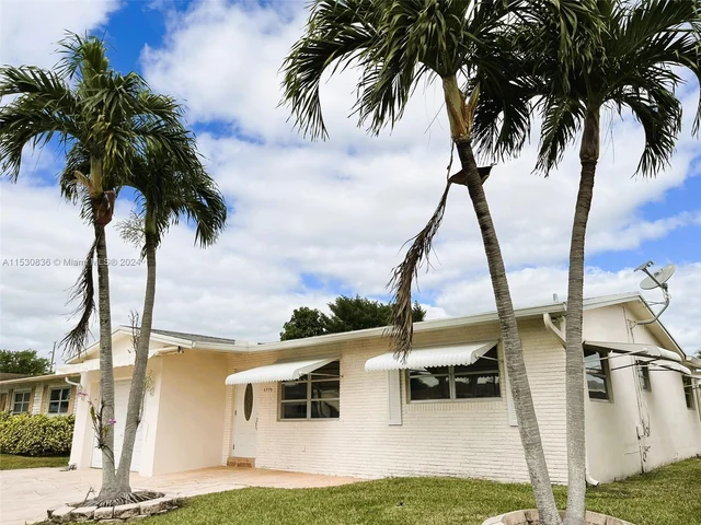 6955 NW 11th St, Margate FL 33063