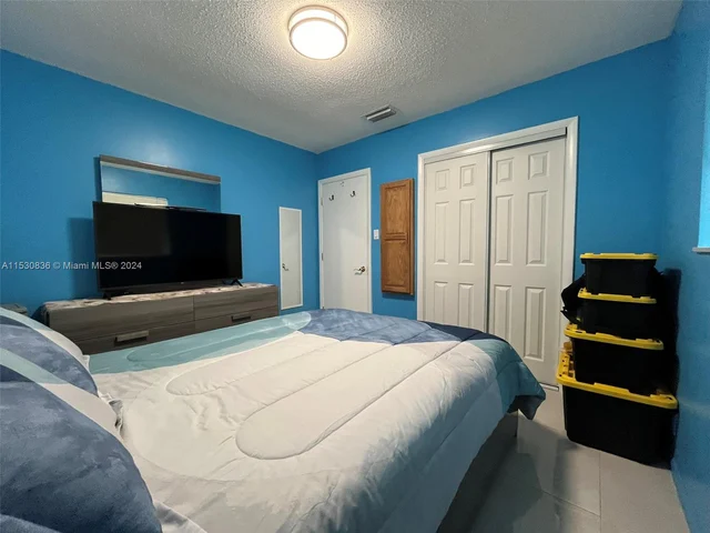 6955 NW 11th St, Margate FL 33063