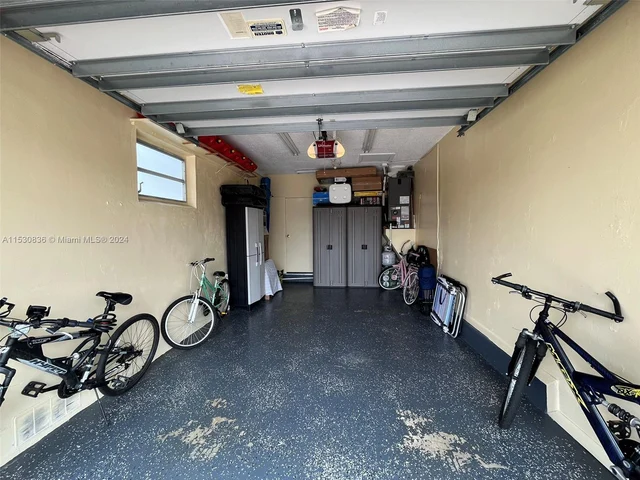 6955 NW 11th St, Margate FL 33063