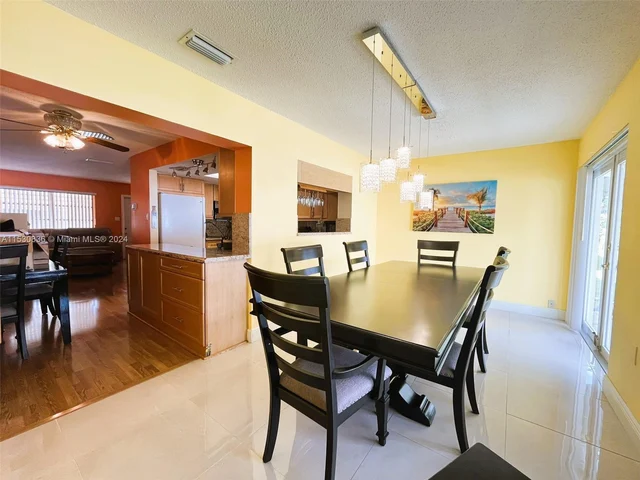 6955 NW 11th St, Margate FL 33063