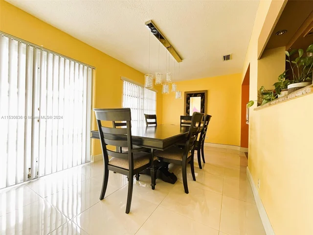 6955 NW 11th St, Margate FL 33063