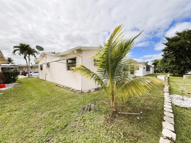 6955 NW 11th St, Margate FL 33063