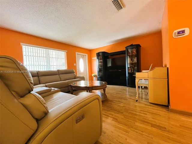 6955 NW 11th St, Margate FL 33063