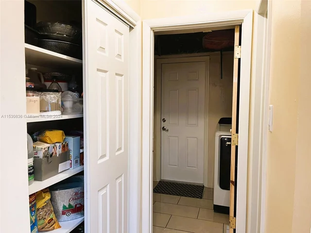 6955 NW 11th St, Margate FL 33063