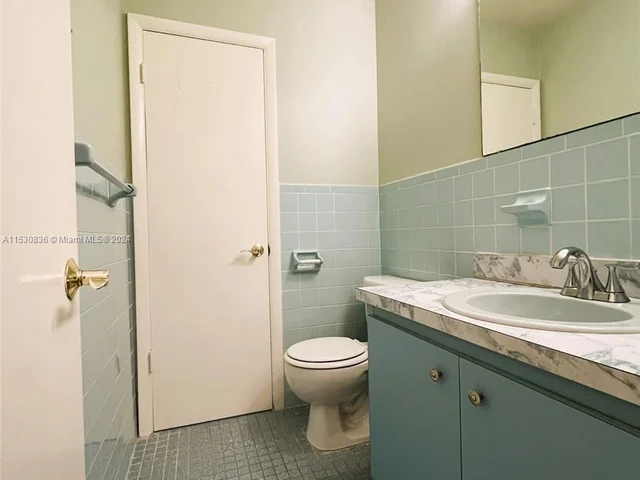 6955 NW 11th St, Margate FL 33063