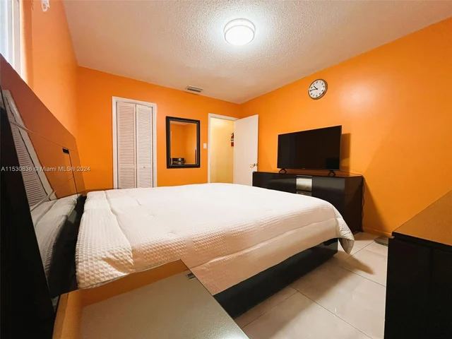 6955 NW 11th St, Margate FL 33063