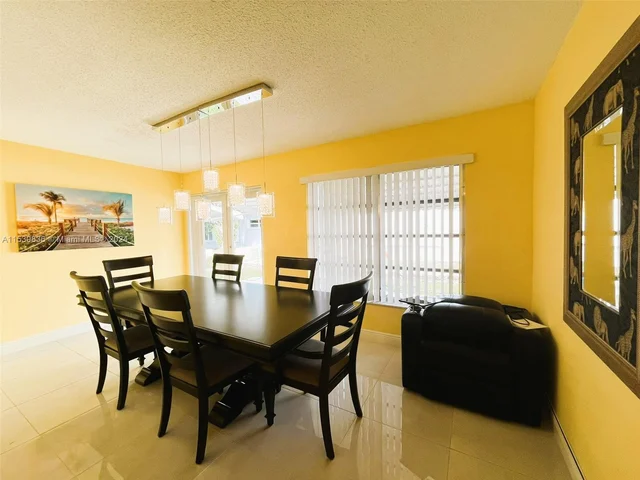 6955 NW 11th St, Margate FL 33063