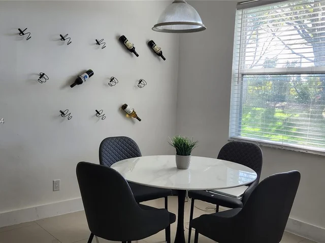 19100 Seneca Ave, Weston FL 33332