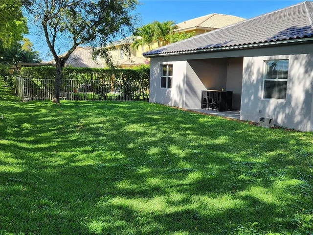 19100 Seneca Ave, Weston FL 33332