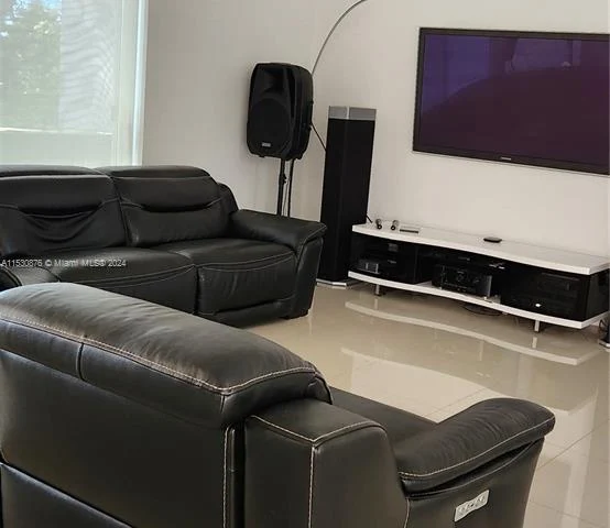 19100 Seneca Ave, Weston FL 33332