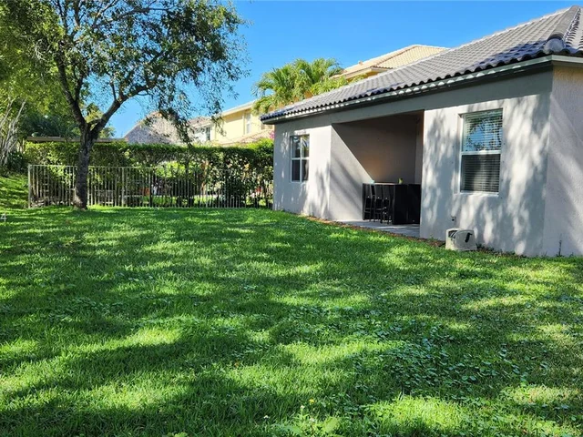 19100 Seneca Ave, Weston FL 33332