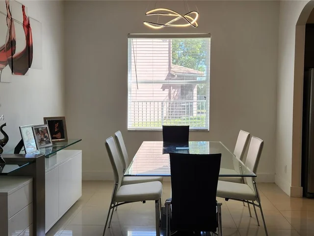 19100 Seneca Ave, Weston FL 33332